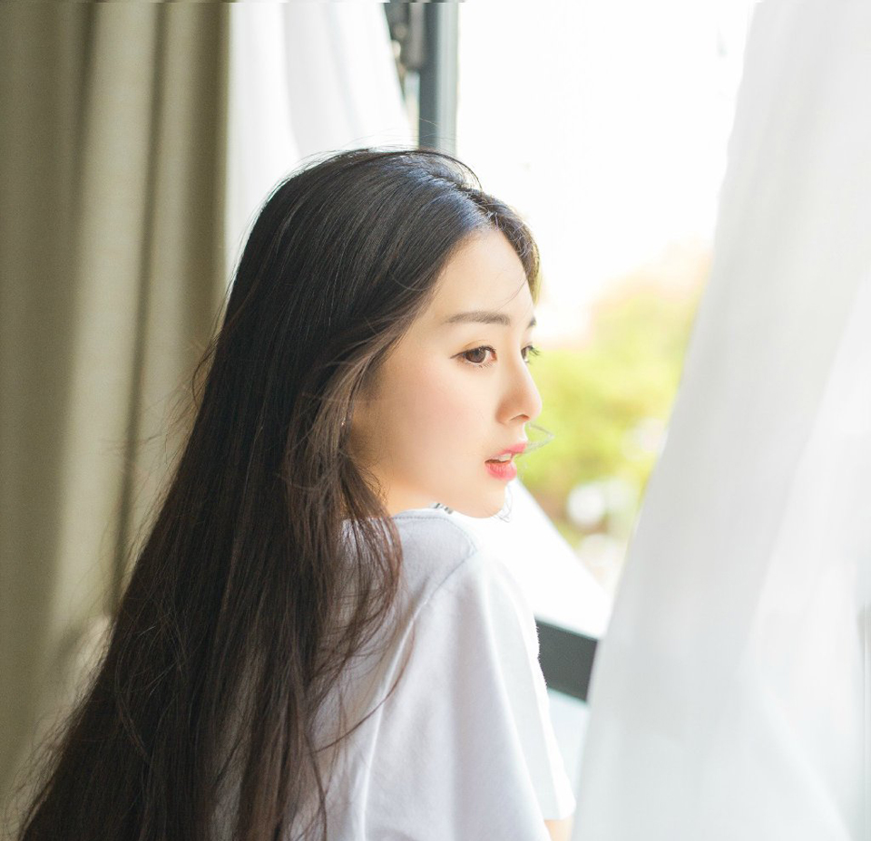 围在城里的人想逃出来，站在城外的人想冲进去，婚姻也罢事业也罢，人生的欲望大都如此。